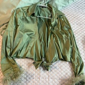 BRAND NEW NEVER WORN Blue Blush Green Size Large Silky Crop Top with feathers